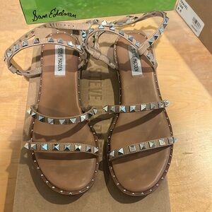 Sam Edelman sandals good Preowned condition. Signs of wear mostly on bottom